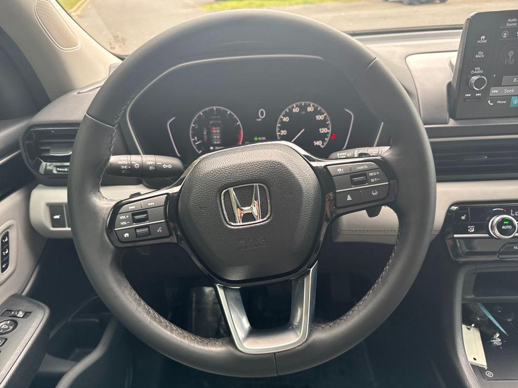 used 2025 Honda Pilot car, priced at $39,046