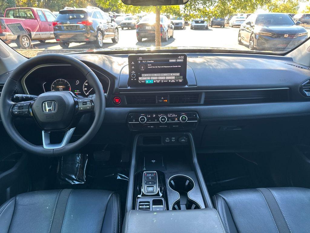 used 2025 Honda Pilot car, priced at $40,550