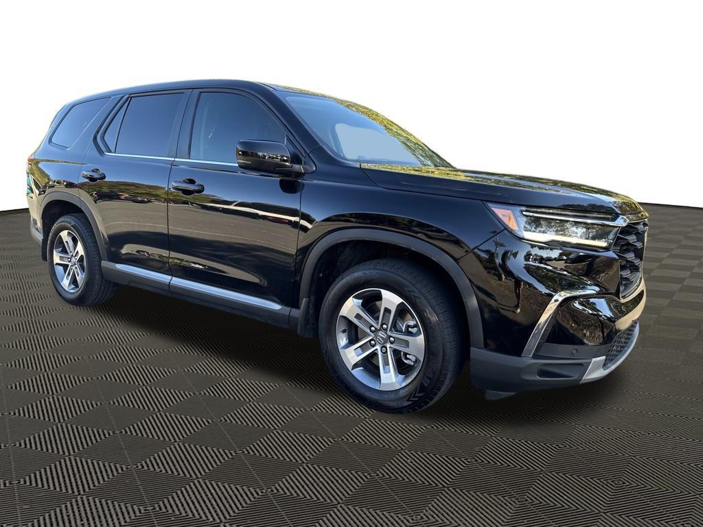 used 2025 Honda Pilot car, priced at $40,550