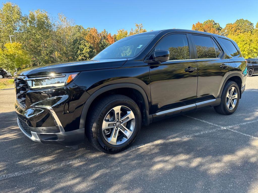 used 2025 Honda Pilot car, priced at $37,088