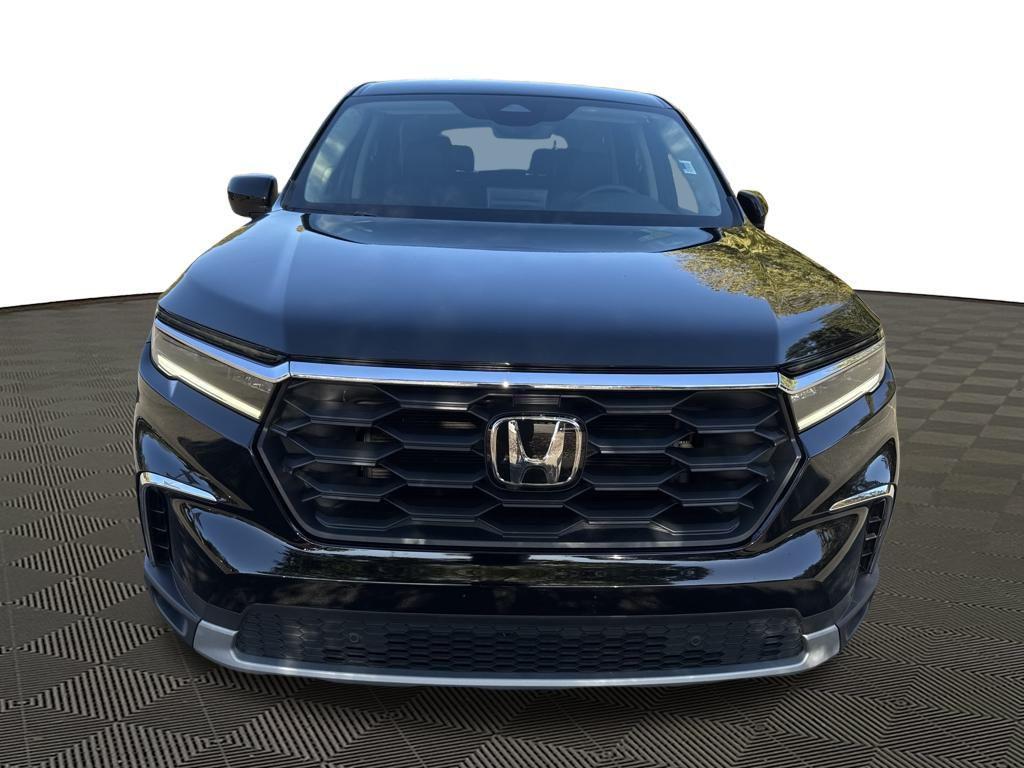 used 2025 Honda Pilot car, priced at $40,550