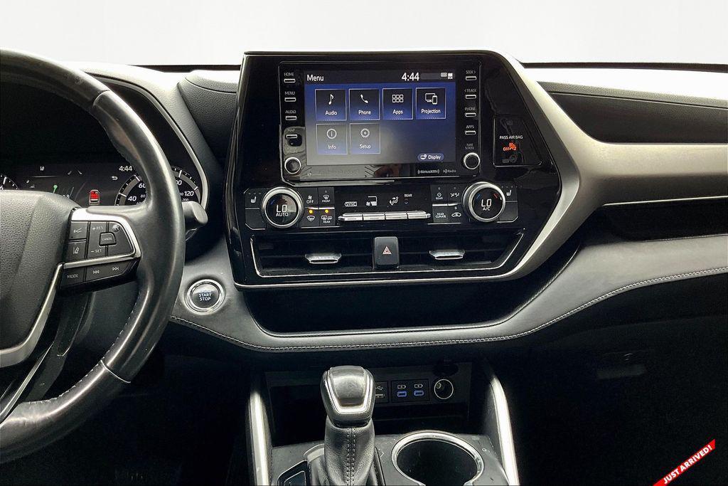 used 2022 Toyota Highlander car, priced at $36,077