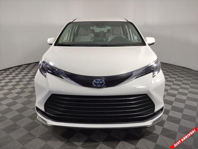 used 2024 Toyota Sienna car, priced at $40,295