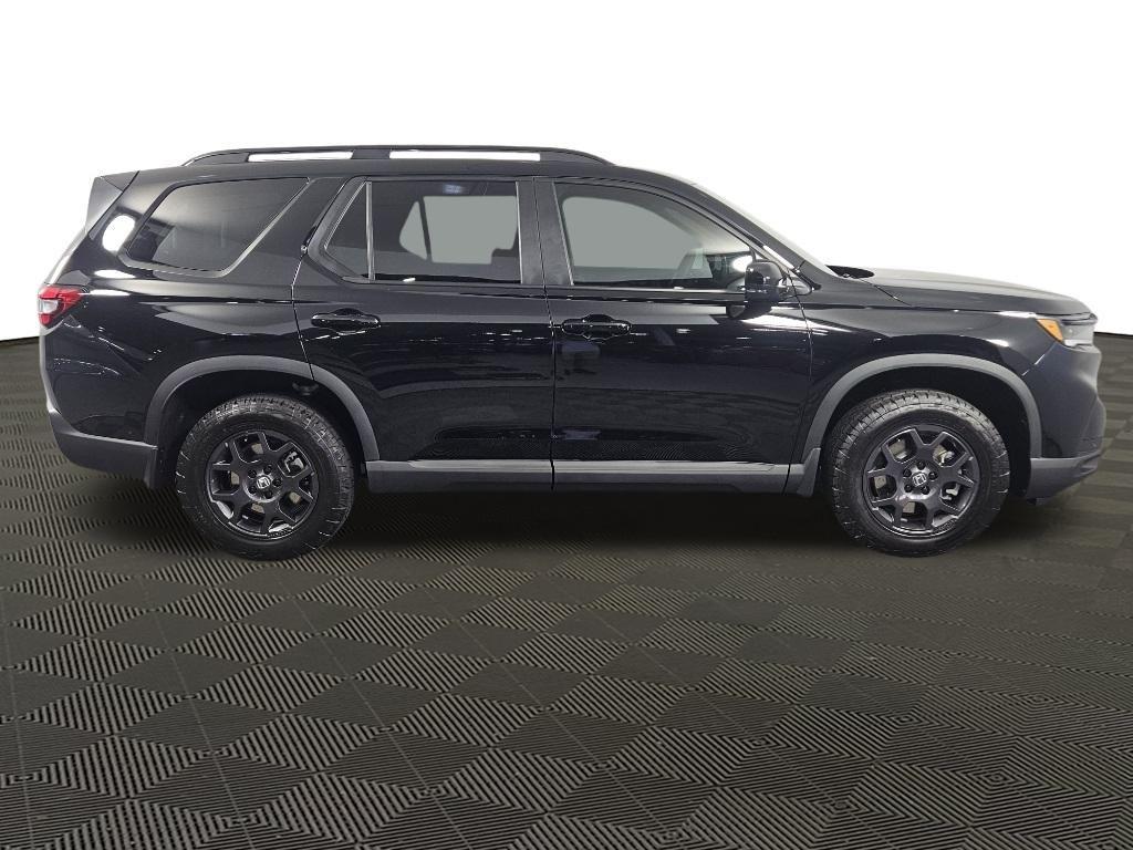 new 2025 Honda Pilot car, priced at $50,895