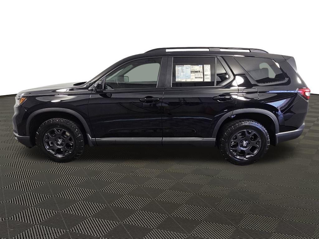 new 2025 Honda Pilot car, priced at $50,895