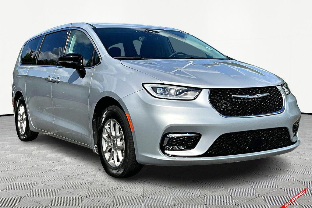 used 2024 Chrysler Pacifica car, priced at $31,065