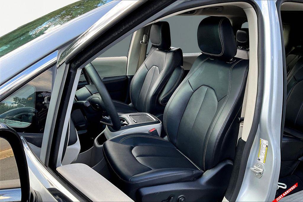 used 2024 Chrysler Pacifica car, priced at $31,065