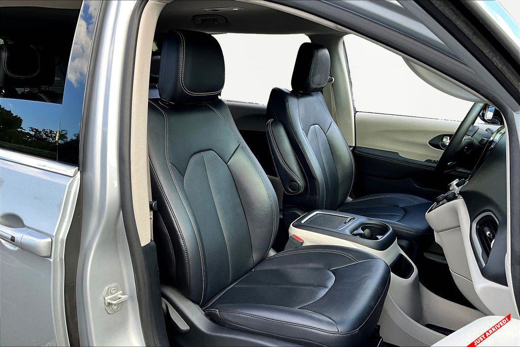 used 2024 Chrysler Pacifica car, priced at $31,065