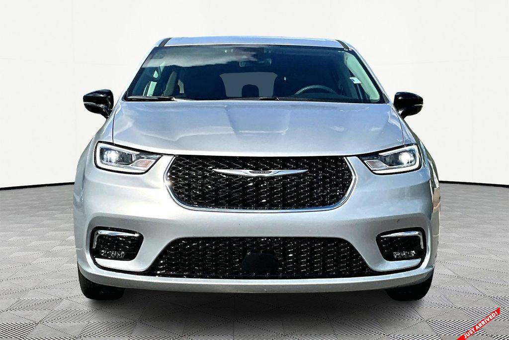 used 2024 Chrysler Pacifica car, priced at $31,065