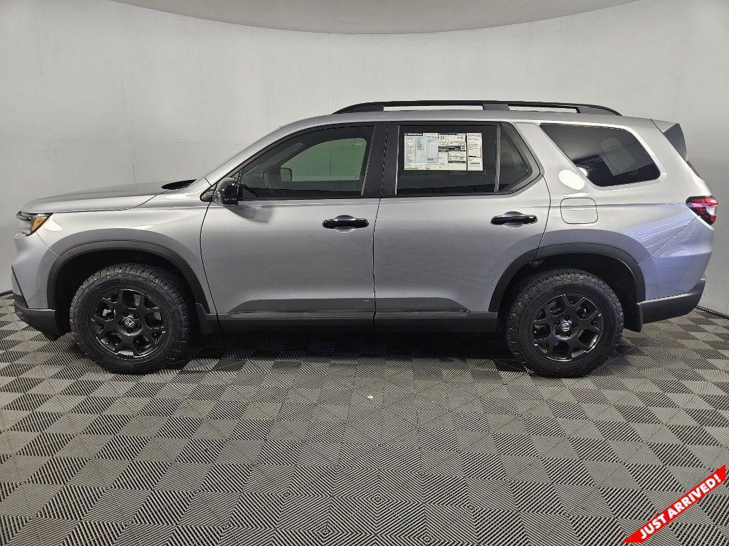 new 2025 Honda Pilot car, priced at $50,895
