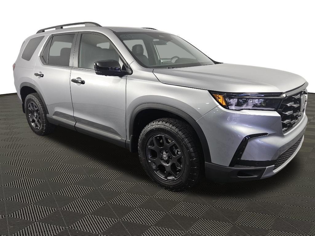 new 2025 Honda Pilot car, priced at $50,895