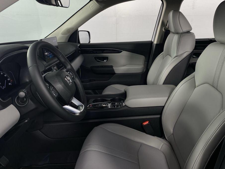 new 2025 Honda Pilot car, priced at $44,995
