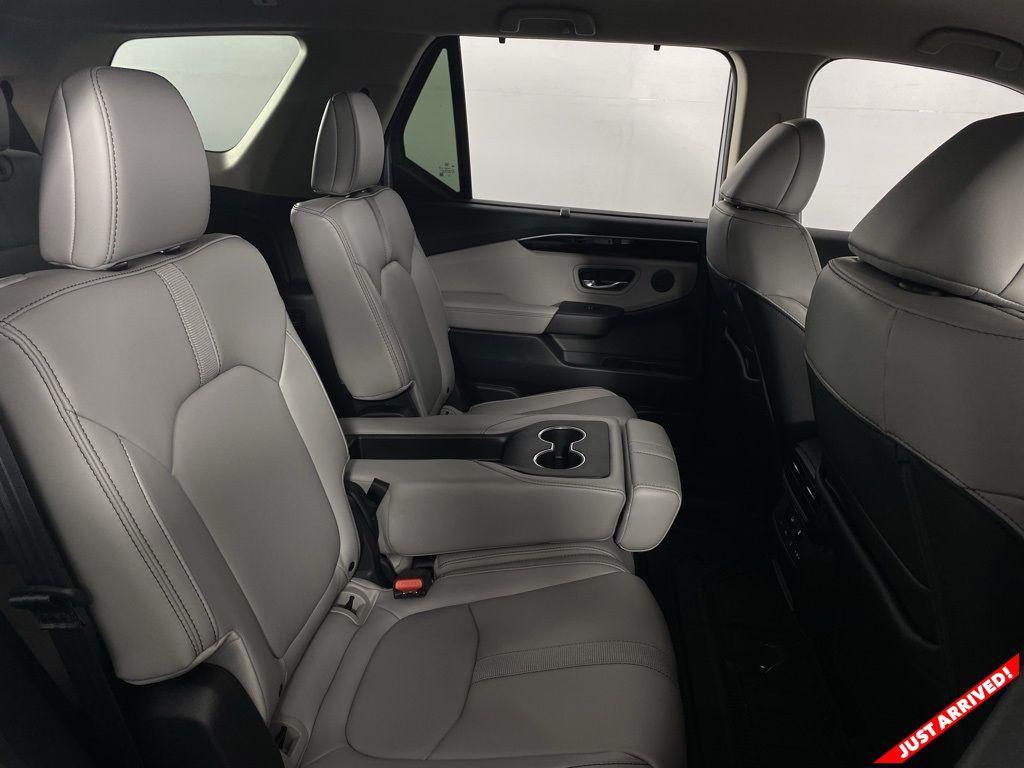 new 2025 Honda Pilot car, priced at $44,995