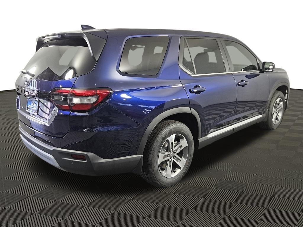 new 2025 Honda Pilot car, priced at $44,995
