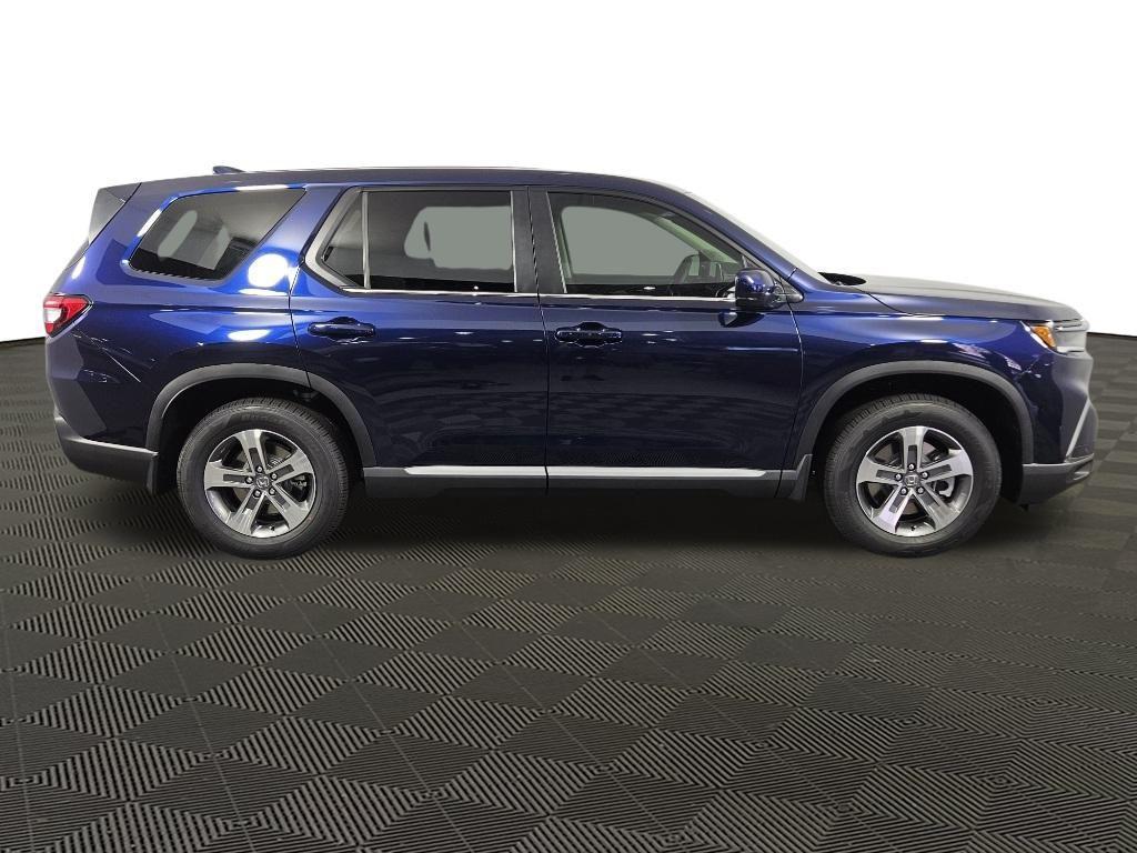 new 2025 Honda Pilot car, priced at $44,995