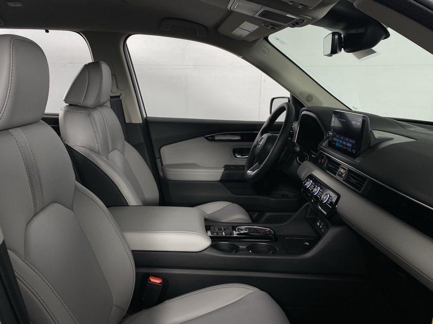 new 2025 Honda Pilot car, priced at $44,995