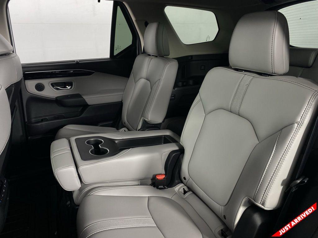 new 2025 Honda Pilot car, priced at $44,995