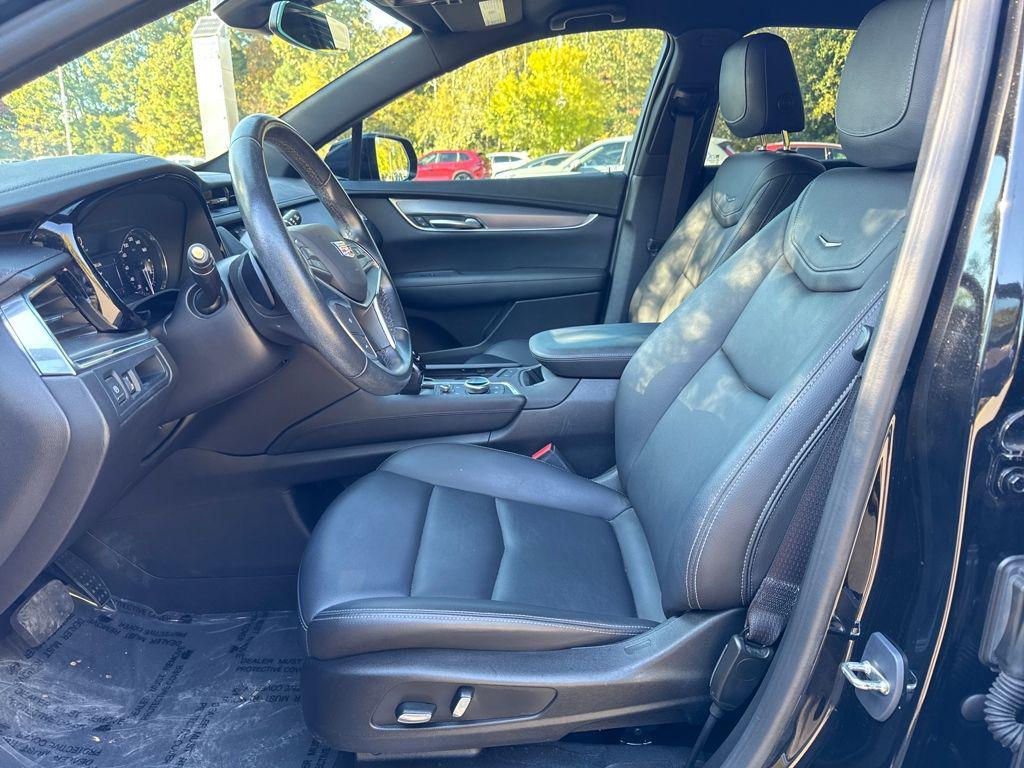 used 2023 Cadillac XT5 car, priced at $27,397