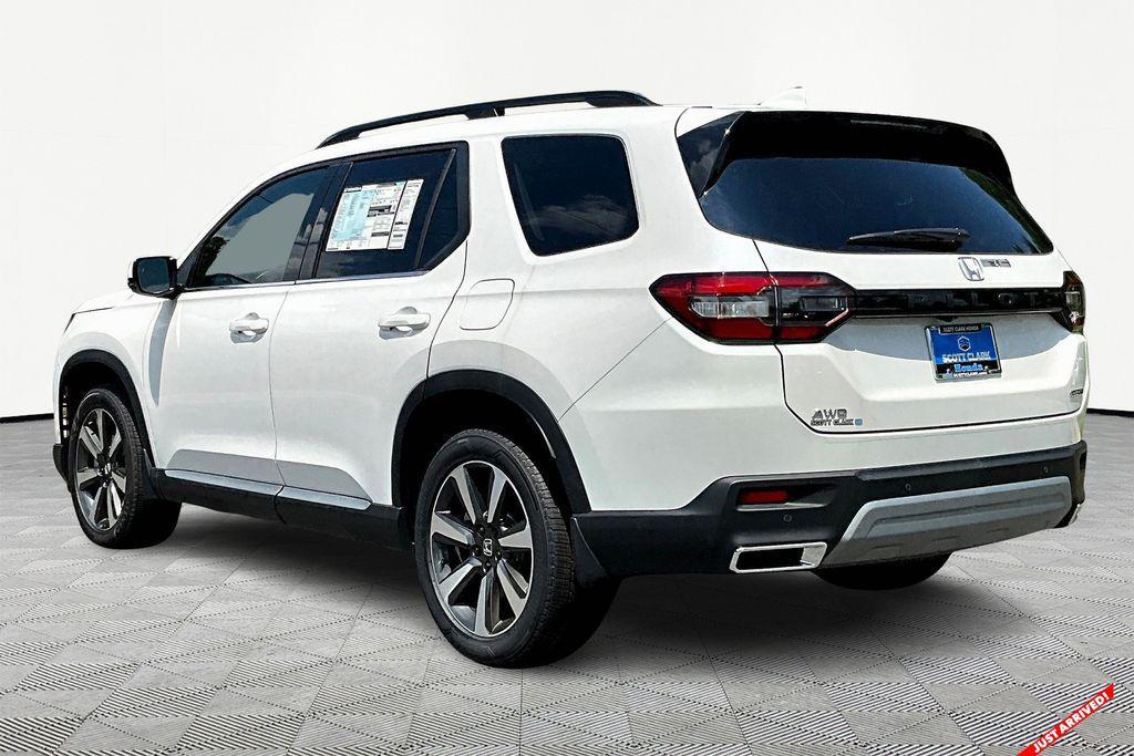 new 2025 Honda Pilot car, priced at $52,235