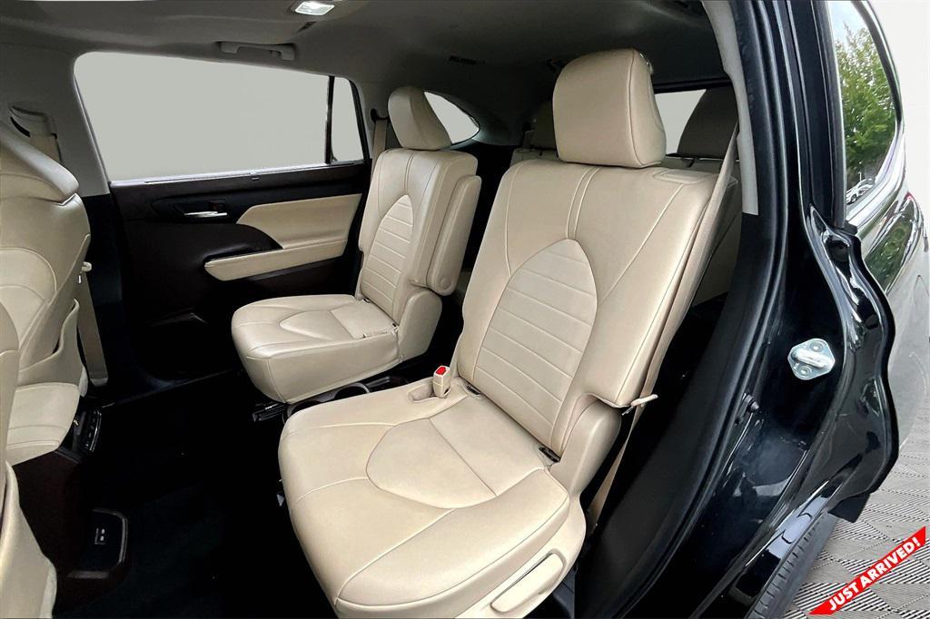 used 2022 Toyota Highlander car, priced at $37,502