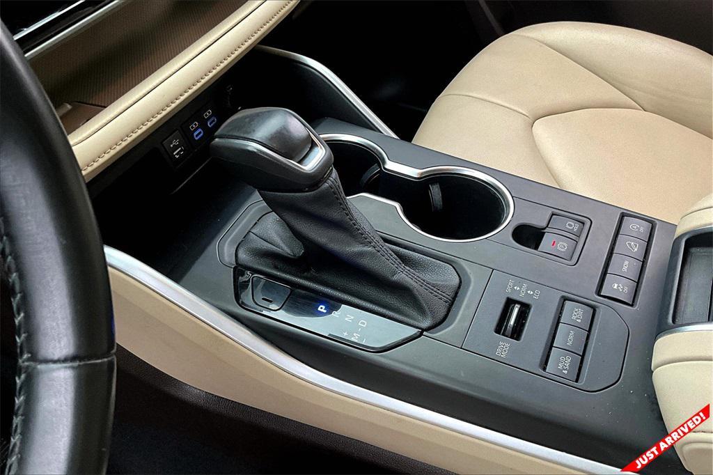 used 2022 Toyota Highlander car, priced at $37,502