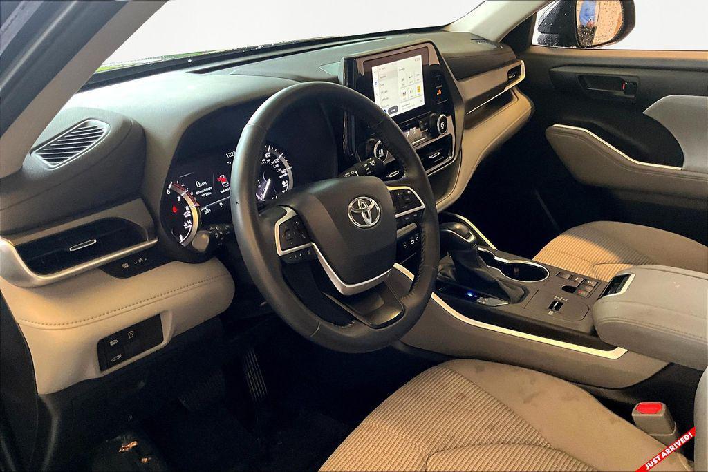 used 2023 Toyota Highlander car, priced at $29,774