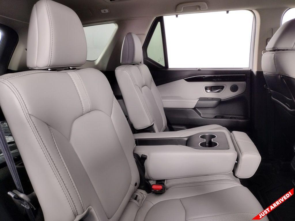 new 2025 Honda Pilot car, priced at $45,725