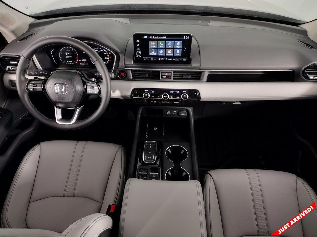 new 2025 Honda Pilot car, priced at $45,725