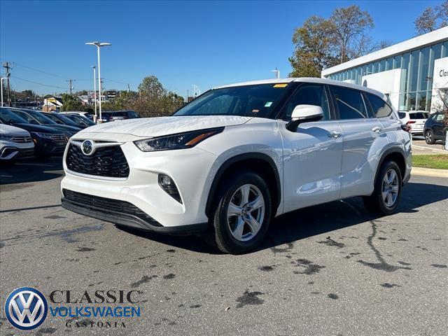 used 2024 Toyota Highlander car, priced at $38,499