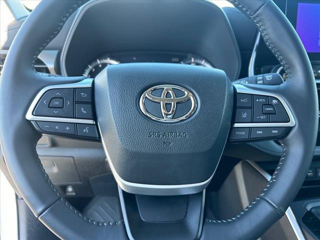 used 2024 Toyota Highlander car, priced at $38,499