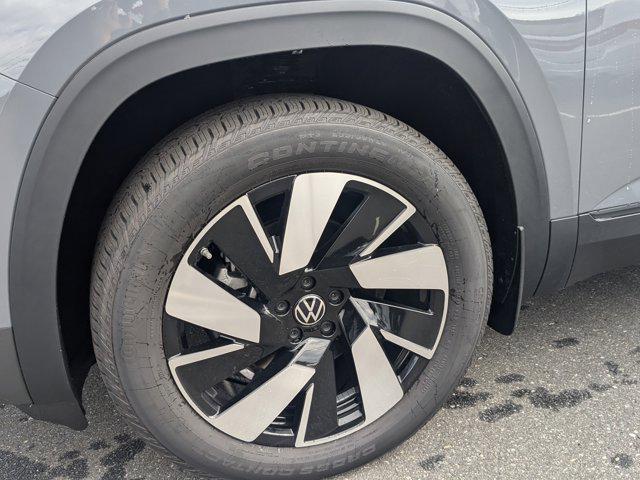 new 2024 Volkswagen Atlas Cross Sport car, priced at $42,751