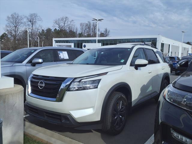 used 2022 Nissan Pathfinder car, priced at $24,399