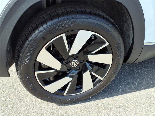 new 2026 Volkswagen Atlas Cross Sport car, priced at $49,417