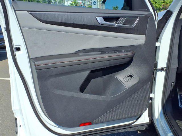 new 2025 Volkswagen Atlas car, priced at $44,334