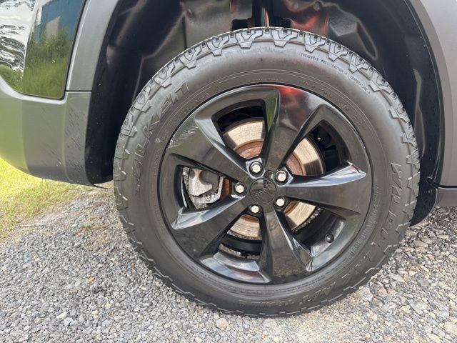 used 2018 Jeep Cherokee car, priced at $10,995