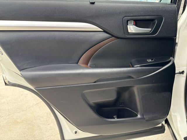 used 2014 Toyota Highlander car, priced at $14,995