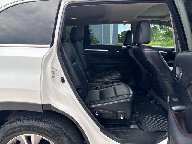 used 2014 Toyota Highlander car, priced at $14,995