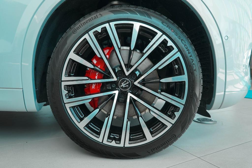 new 2025 Maserati Grecale car, priced at $101,625
