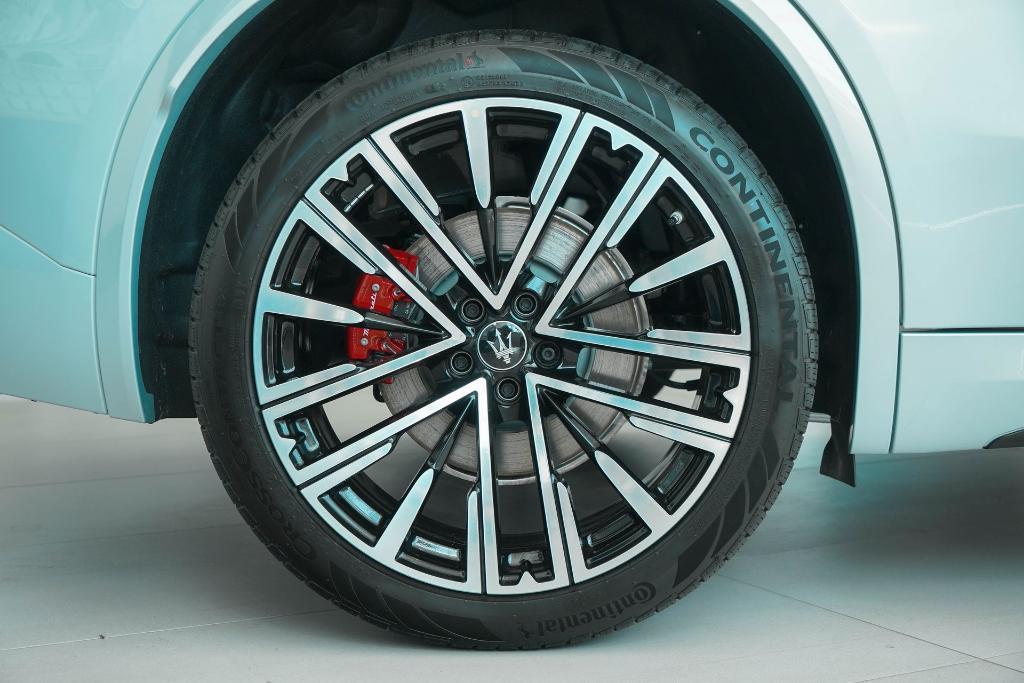 new 2025 Maserati Grecale car, priced at $101,625