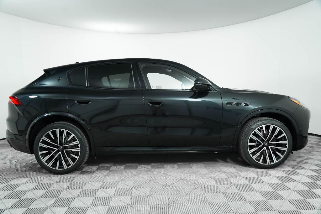 new 2025 Maserati Grecale car, priced at $89,915