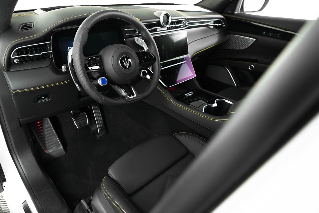 new 2025 Maserati Grecale car, priced at $100,945