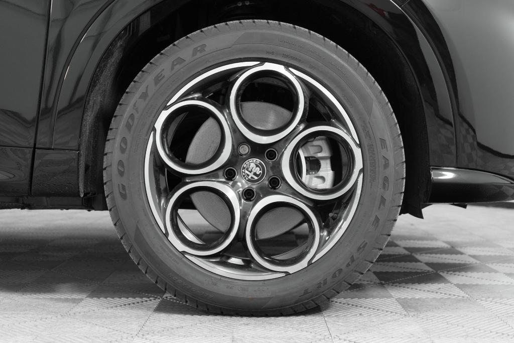 new 2025 Alfa Romeo Tonale car, priced at $48,725