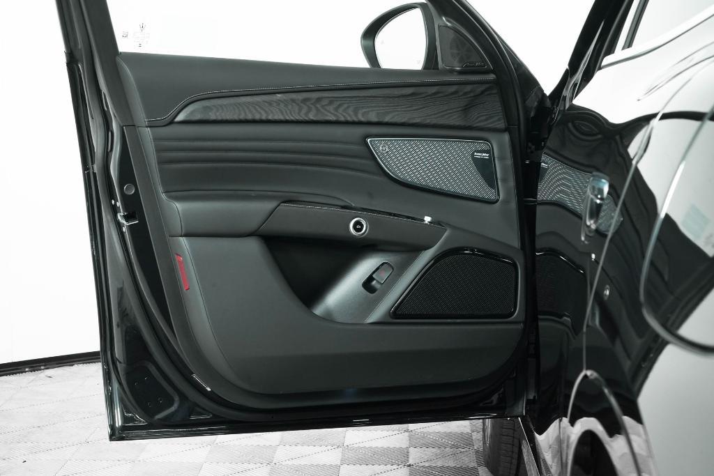 new 2025 Maserati Grecale car, priced at $85,995