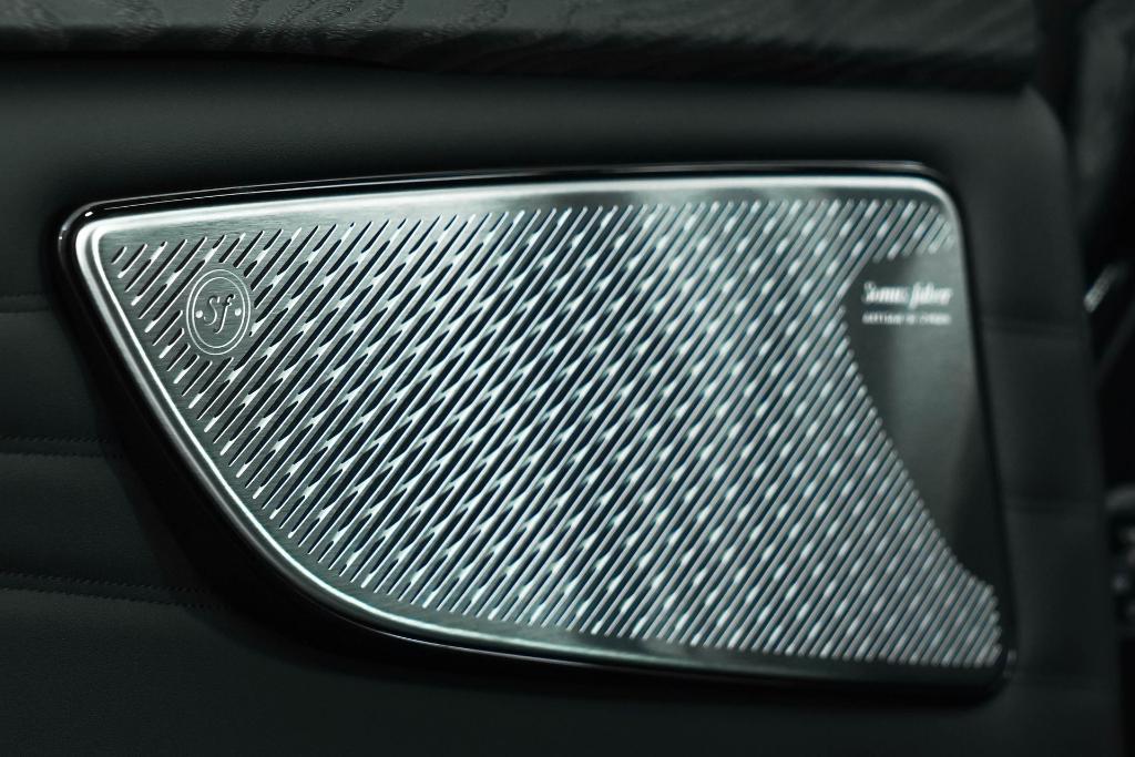 new 2025 Maserati Grecale car, priced at $85,995