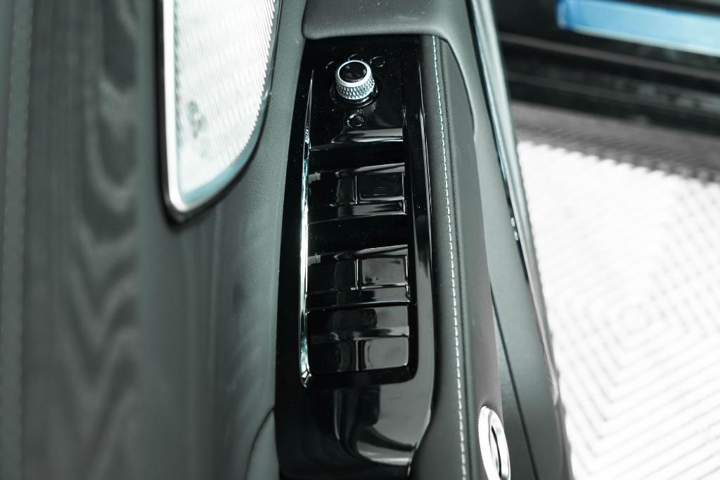 new 2025 Maserati Grecale car, priced at $85,995