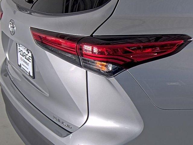 used 2020 Toyota Highlander car, priced at $33,990