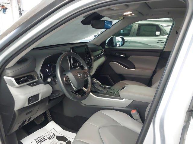 used 2020 Toyota Highlander car, priced at $33,990