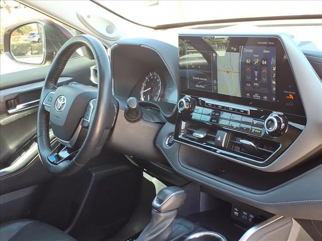 used 2022 Toyota Highlander car, priced at $35,956