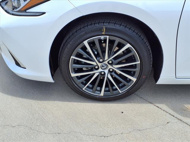 new 2025 Lexus ES 300h car, priced at $49,384