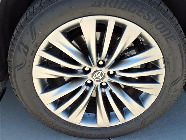 used 2021 Toyota Highlander Hybrid car, priced at $35,826